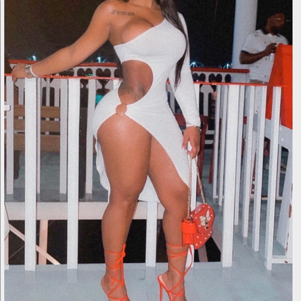 Lavish one shoulder white dress, body con cut out, one shoulder, open side